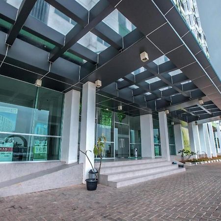 OYO 258 Flagship The Enviro Cikarang Hotel Bagian luar foto