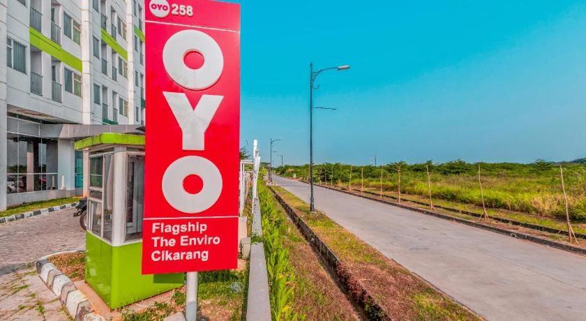 OYO 258 Flagship The Enviro Cikarang Hotel Bagian luar foto